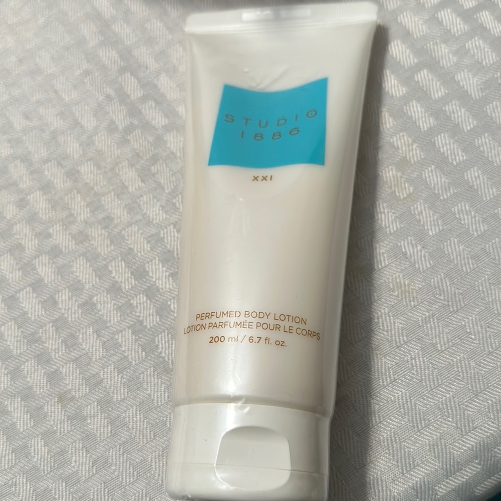 Avon Studio 1886 XXI Body Lotion - New/Sealed